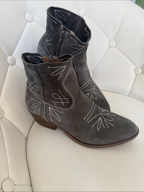 Lucky Brand LK-FLORINIAH Gray Suede Western Ankle Boots US7 Contrast Stitching